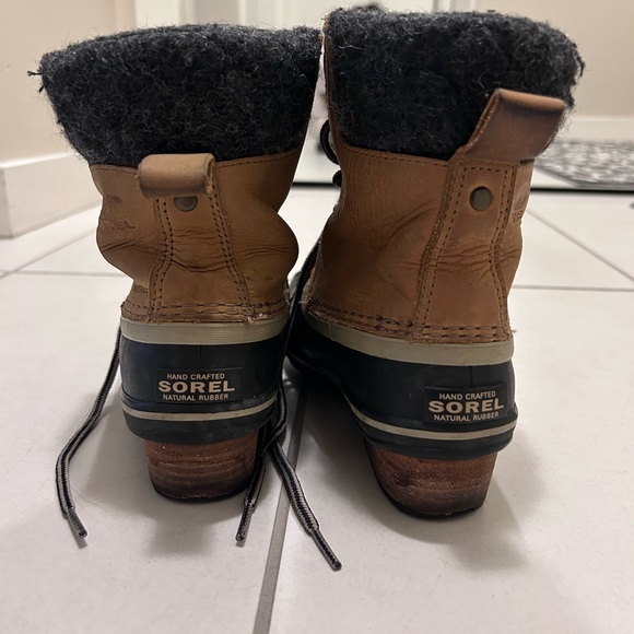 EUC Sorel waterproof boots. Size 6.5 - Picture 4 of 5